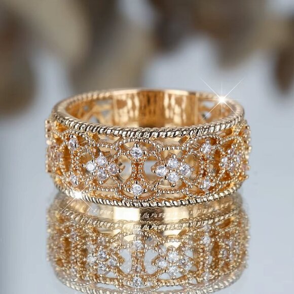 Elegant Gold Women's Ring - Picture 3 of 6